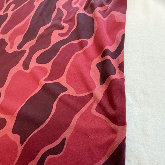 Under Armour Burgundy Camouflage Tee Shirt Size M - Picture 7 of 9